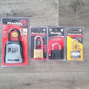 Master Locks, key storage  (1), combination (2), key (1), NWT.